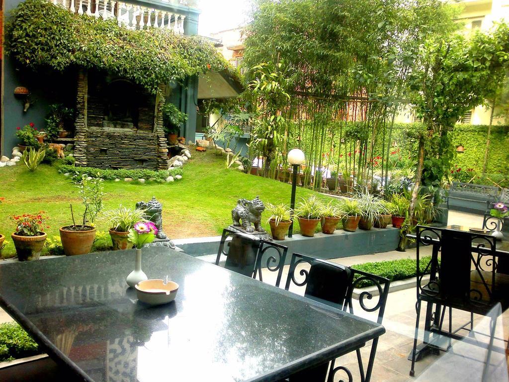 Green Hotel Катманду Экстерьер фото