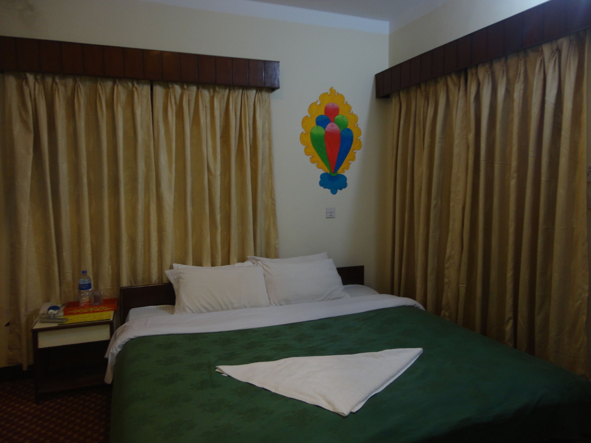 Green Hotel Катманду Экстерьер фото